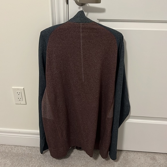 Men’s Lululemon Zip up - Picture 2 of 6